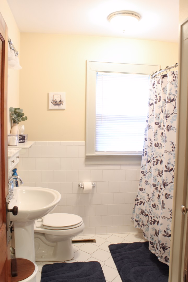 Main Level-Bathroom 1-View 1